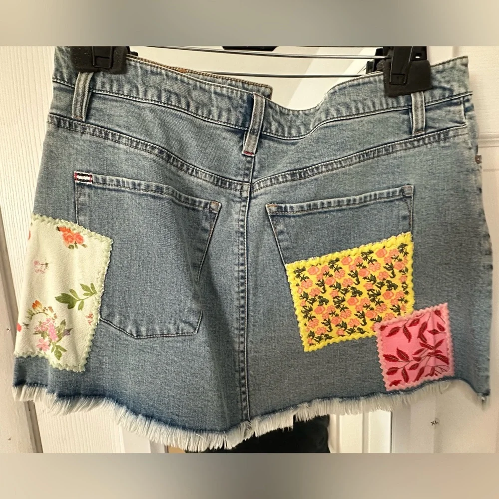 Alice + Olivia Light Wash Denim Patchwork Mini Skirt - Multicolor - Picture 5 of 5